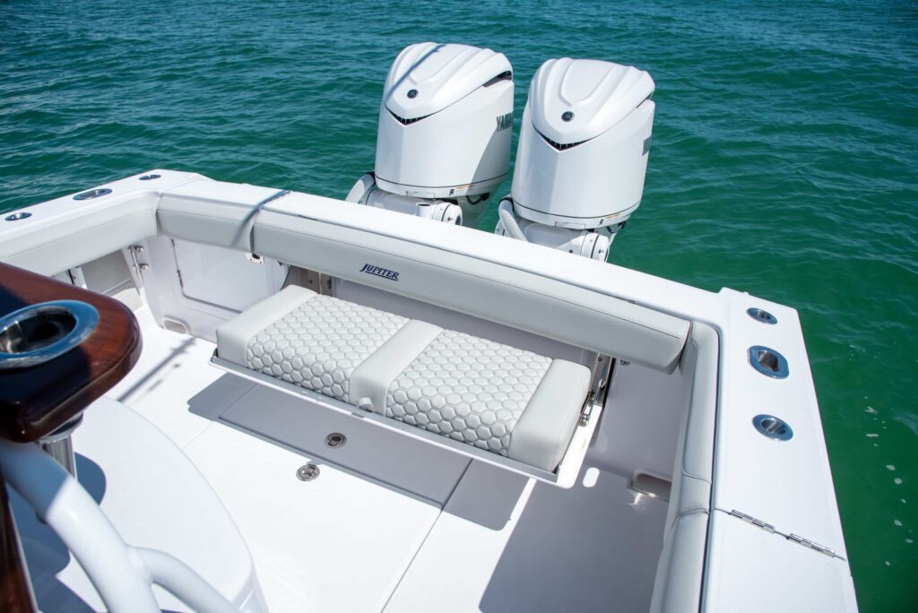 Optional Stern Seat, Open